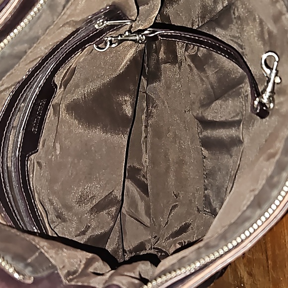 Danier Leather Unisex Crossbody - Picture 8 of 14